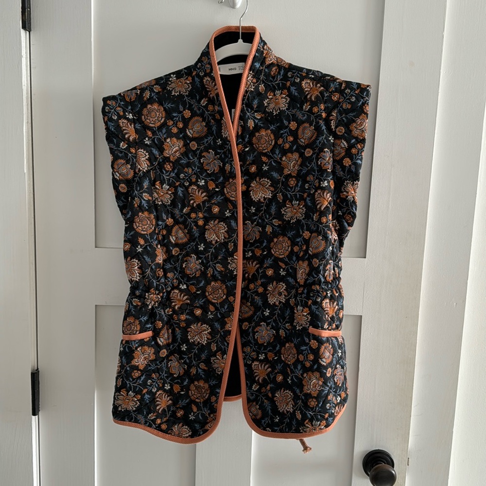 NWT Mango vest size XS-S